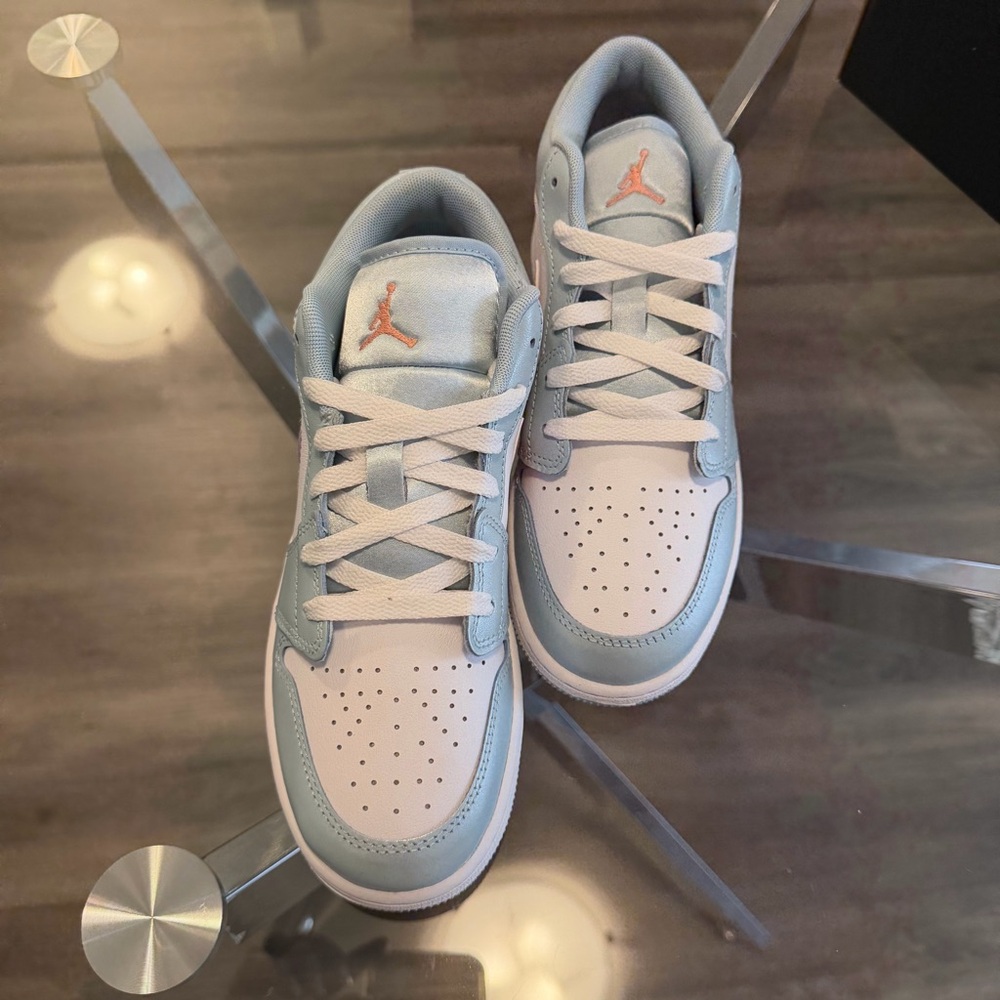 Jordan 1 Low’ OCEAN BLISS/ATOMIC PINK-WHITE